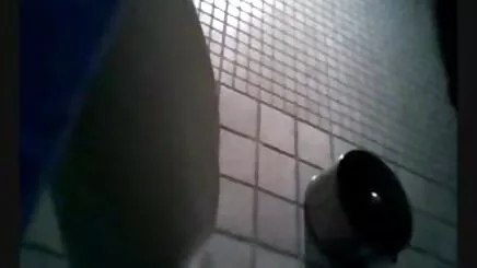 Cam cô gái cố gắng phim hoạt hình xnxx và trải dài mông của cô